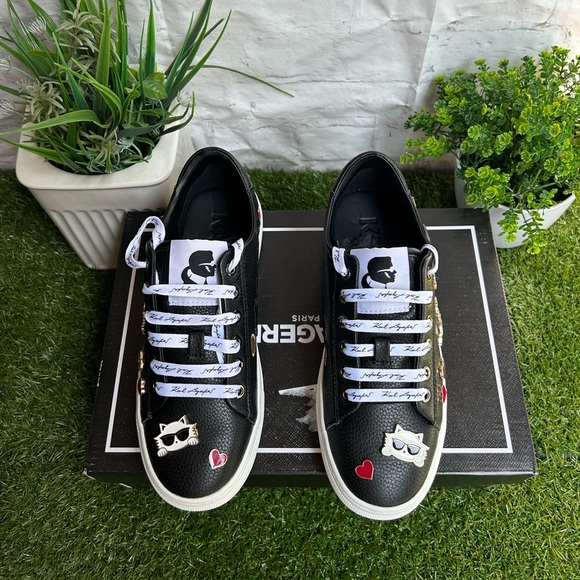 Karl Lagerfeld Paris US 7.5 EU 37.5
CATE PINS
BLACK
TUMBLED LEATHER
Like new - Picture 12 of 16